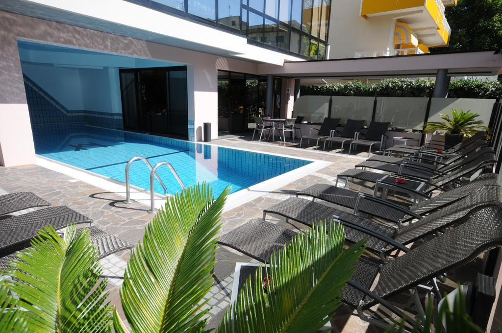 Hotel Ambassador Riccione Exteriör bild